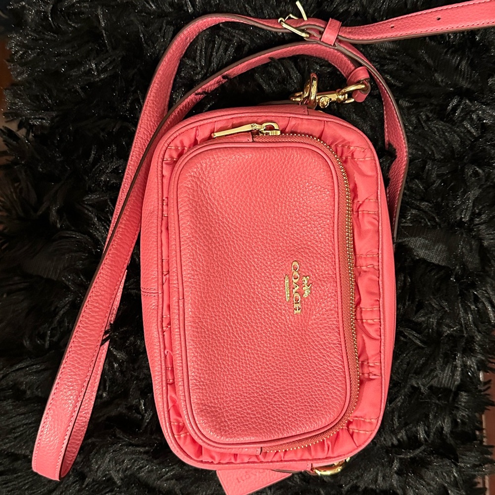 Coach Court Crossbody Leather Bag with ruching - Picture 4 of 6